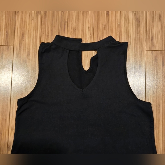 Mudd Sleeveless Dress with Keyhole Back - Picture 3 of 8